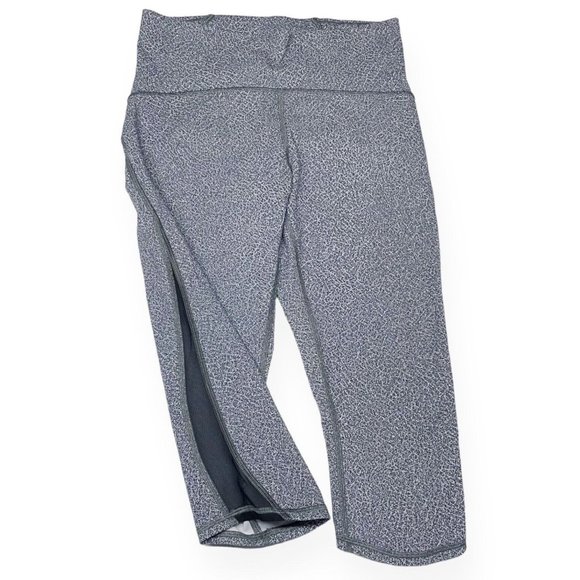 Lululemon Train Times 17" Crop Leggings Size 8 Fractal Alpine White Black Mesh - Picture 1 of 9
